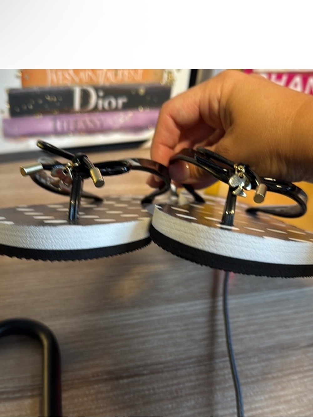 Kate Spade Nadine Polka Dot Flip Flops 🖤🤍 - Picture 9 of 11